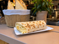 Kebab z serem i warzywami (Lavash) Kebab z serem i warzywami (Lavash)