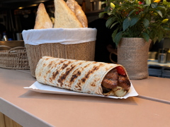 Kebab z mięsem z grilla (Lavash) Kebab z mięsem z grilla (Lavash)