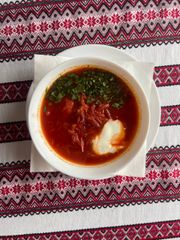 BARSZCZ UKRAIŃSKI ZE SŁONINĄ I GRZANKAMI