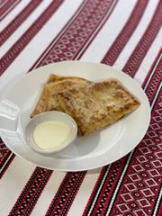 NALEŚNIKI Z KURCZAKIEM, JAJKIEM I ZIELONĄ CEBULKĄ