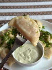 PIEROGI Z SEREM I ZIEMNIAKAMI