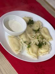 PIEROGI Z SEREM NA SŁONO