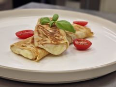Naleśnik z serem mozarella i szynką 1 szt.