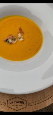 Krem z dyni z mlekiem kokosowym i krewetkami Krem z dyni z mlekiem kokosowym i krewetkami