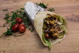 Tortilla z mięsem z kurczaka lub wieprzowym