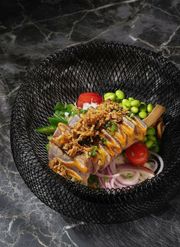Poke z tuńczykiem tataki i miso sosem