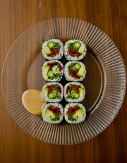 Norimaki wege z orzechowym sosem 8szt.