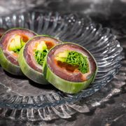 Sashimi rolka zawijana w ogórek