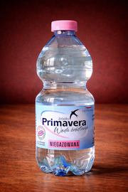 WODA NIEGAZOWANA 0,5l