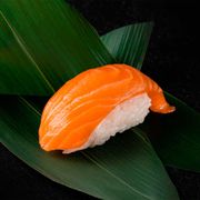 Nigiri z łososiem 2 szt-80g Nigiri z łososiem 2 szt-80g