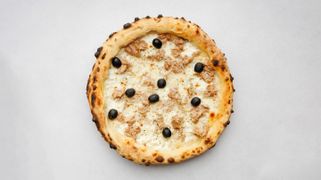 19. Pizza Tonno