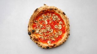 2. Pizza Funghi Rossa