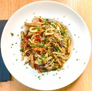 Udon z warzywami i kurczakiem