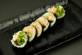 Futomaki 5 (łosoś pieczony)