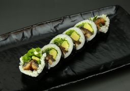 Futomaki 11 (węgorz pieczony)