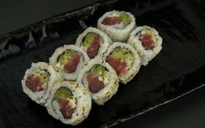 California maki 7 (tuńczyk spicy)