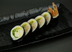 Futomaki 13 (krewetka w tempurze ostra lub łagodna)