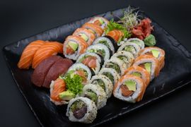 Surowy III (26 szt. – 4 nigiri, 6 futomaki, 16 california)