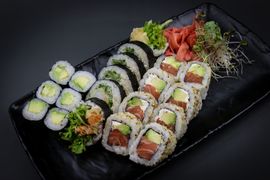 Mieszany I (20 szt.- 6 hosomaki, 6 futomaki, 8 california)