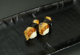 Nigiri z węgorzem