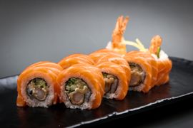 California maki special 8 (krewetka w tempurze/ łosoś)