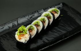 Futomaki 4 (łosoś, krewetka)