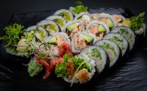 Pieczony II (20 szt.- 12 futomaki, 8 california)