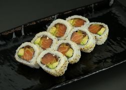 California maki 2 (łosoś oshinko)