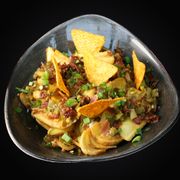 Scoopsy z polewą serową, jalapeno, bekonem i nachosami