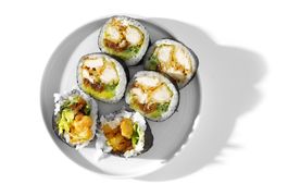 Futomaki z kurczakiem w panierce panko