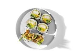 Futomaki z krabem soft shell