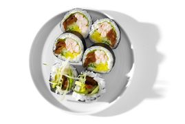 Futomaki z gotowanymi krewetkami