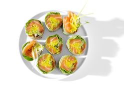 Sashimi maki z łososiem i warzywami
