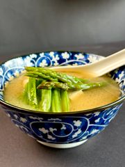 Wiosenna zupa miso 400 ml 🌱