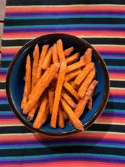 FRYTKI Z BATATÓW Z MAJO CHIPOTLE FRYTKI Z BATATÓW Z MAJO CHIPOTLE