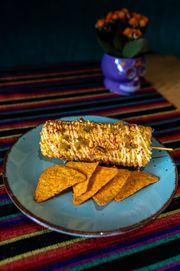 GOTOWANA KUKURYDZA Z MASŁEM I SOLĄ GOTOWANA KUKURYDZA Z MASŁEM I SOLĄ