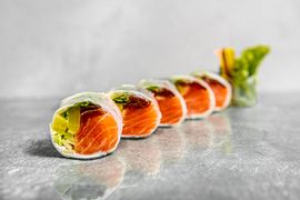 SPRING SALMON ROLL - 8 sztuk