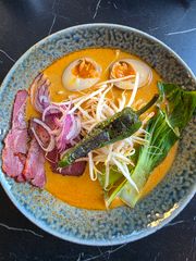 RAMEN Z PEKLOWANĄ KARKÓWKĄ