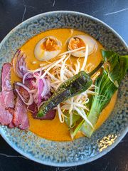 RAMEN z peklowaną karkówką
