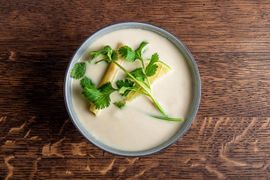 TOM KHA 