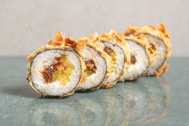 ALMOND MAKI  - liczi, tykwa, rzepa, serek - rolka w migdałach - 6 sztuk