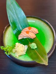 Nigiri z łososiem