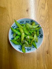 Fasolka edamame z solą morską