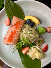 Sashimi z łososiem