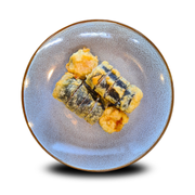 TEMPURA MAKI z pieczonym łososiem (10szt.)