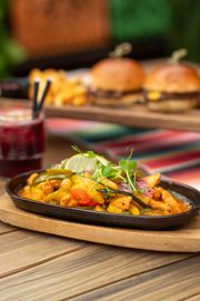 TROPICAL FAJITA Z SALSĄ MANGO, ANANASEM i kurczakiem
