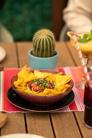 HOMEMADE NACHOS Z GUACAMOLE I PICO DE GALLO HOMEMADE NACHOS Z GUACAMOLE I PICO DE GALLO