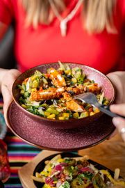 SAŁATKA MEKSYKAŃSKA Z KURCZAKIEM SAŁATKA MEKSYKAŃSKA Z KURCZAKIEM