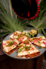 QUESADILLA SZARPANA WIEPRZOWINA QUESADILLA SZARPANA WIEPRZOWINA