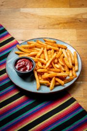 FRYTKI Z KETCHUPEM FRYTKI Z KETCHUPEM